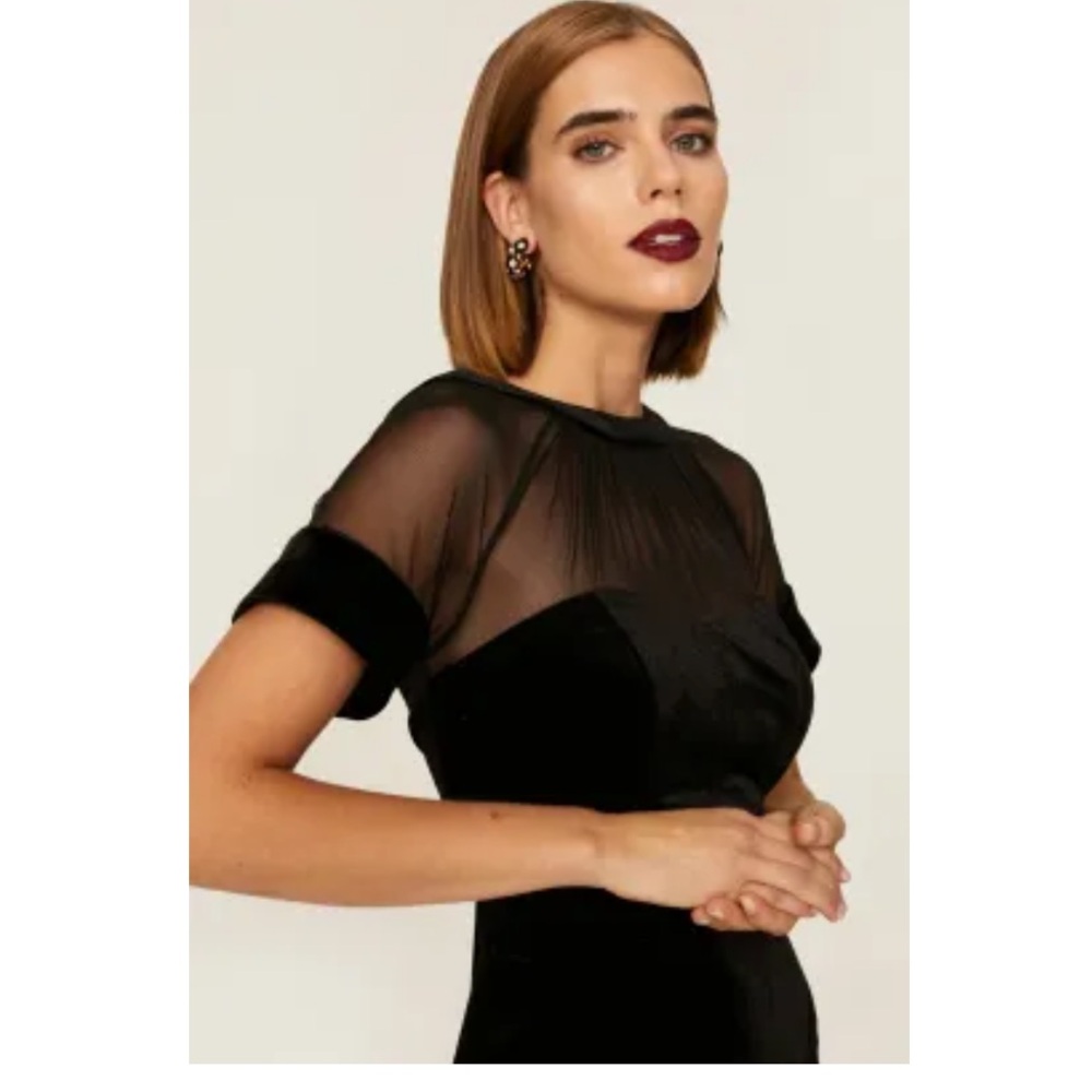 Maggy London
Velvet Dress
$178 original retail
New with tag - Picture 2 of 4